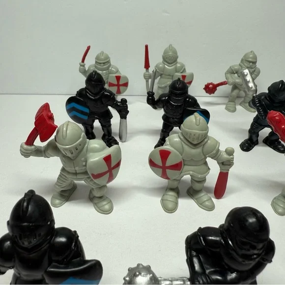 Red Box Mixed Lot of 12 Castle Knights Crusaders Black & Gray 2.75” Toy Figures - Picture 5 of 9
